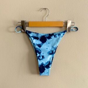 ✌️2/$10✌️ Blue 2 Tone Tie-Dye Cheeky String Bikini Bottom - Size Small